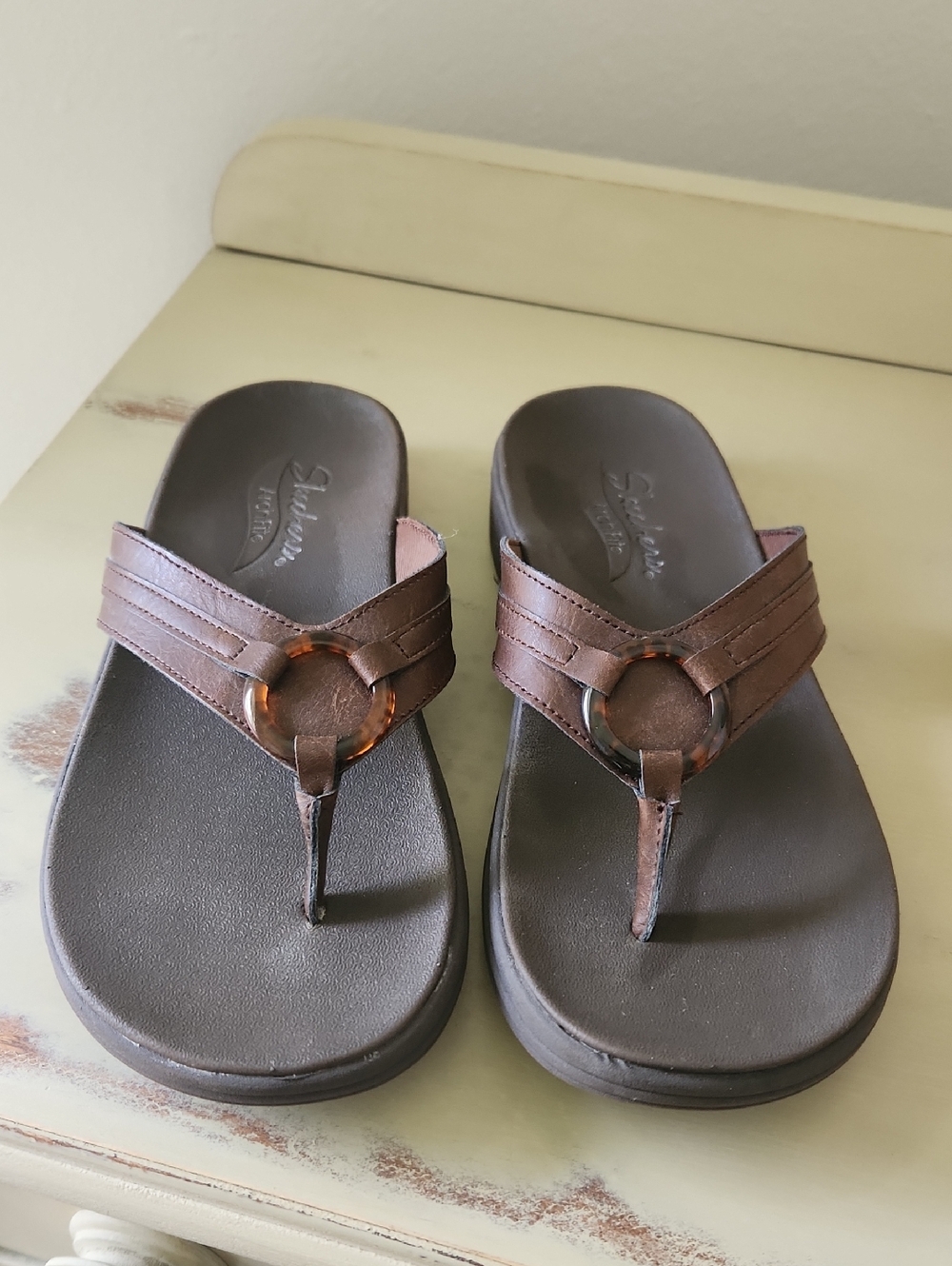 Skechers Women’s Brown Tortoiseshell Ring Thong Sandals